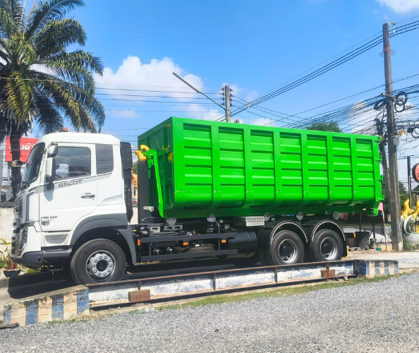 Transquip skip and hookloader truck